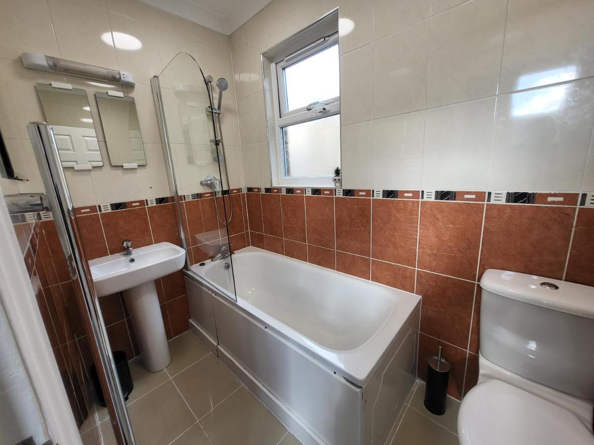 Tooting Bec Central Apartment By London Tube المظهر الخارجي الصورة